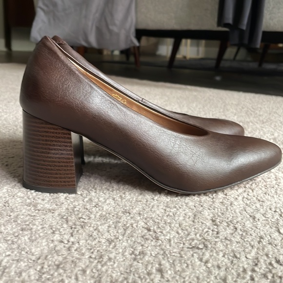 NWT Novacas Vegan Pumps Size 39 - Picture 4 of 4